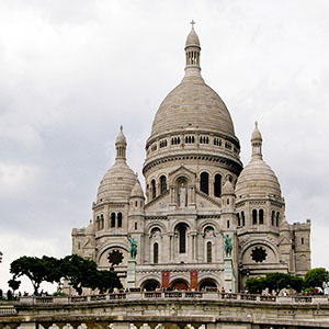 pyramid louvre